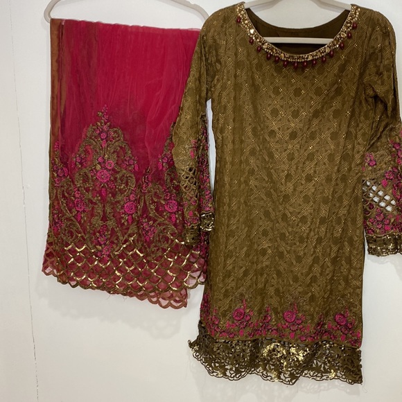 LIKE NEW Inspired by MARIA B. Shalwar Kameez - Picture 4 of 9